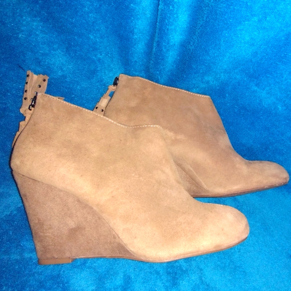 Annie Klein tan leather booties #